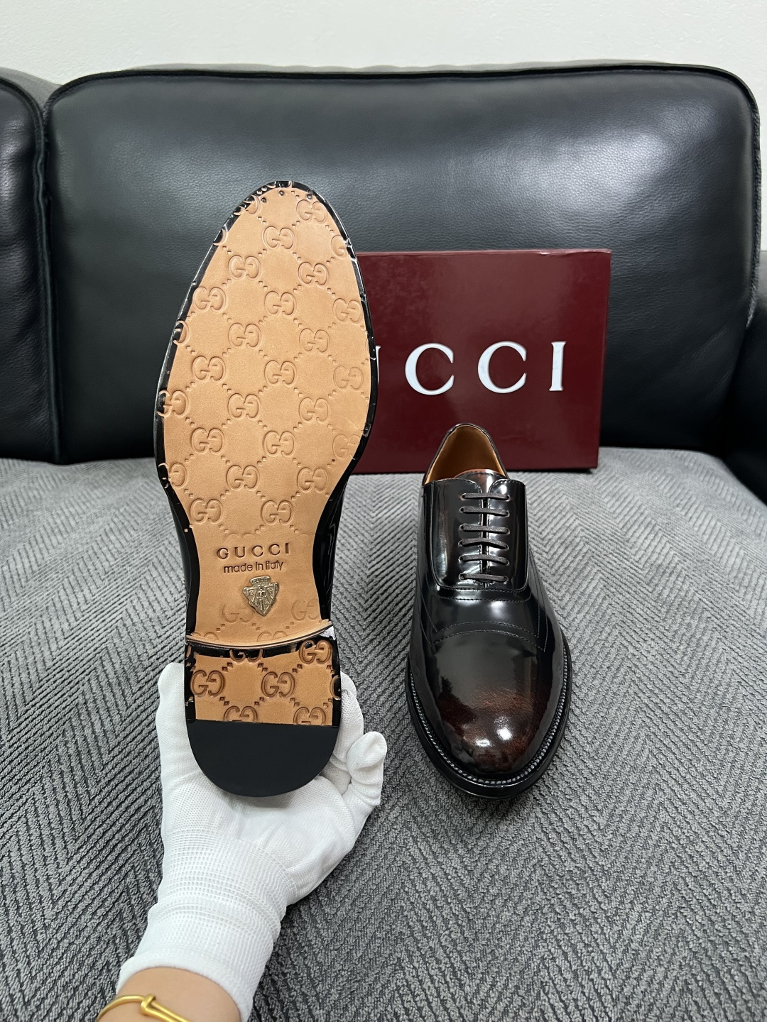 Gucci 高品质  顶级工艺品  古奇  皮高帮专柜新款原厂配置，意大利进口牛皮面料，进口牛皮内里垫，透气舒适，鞋底：