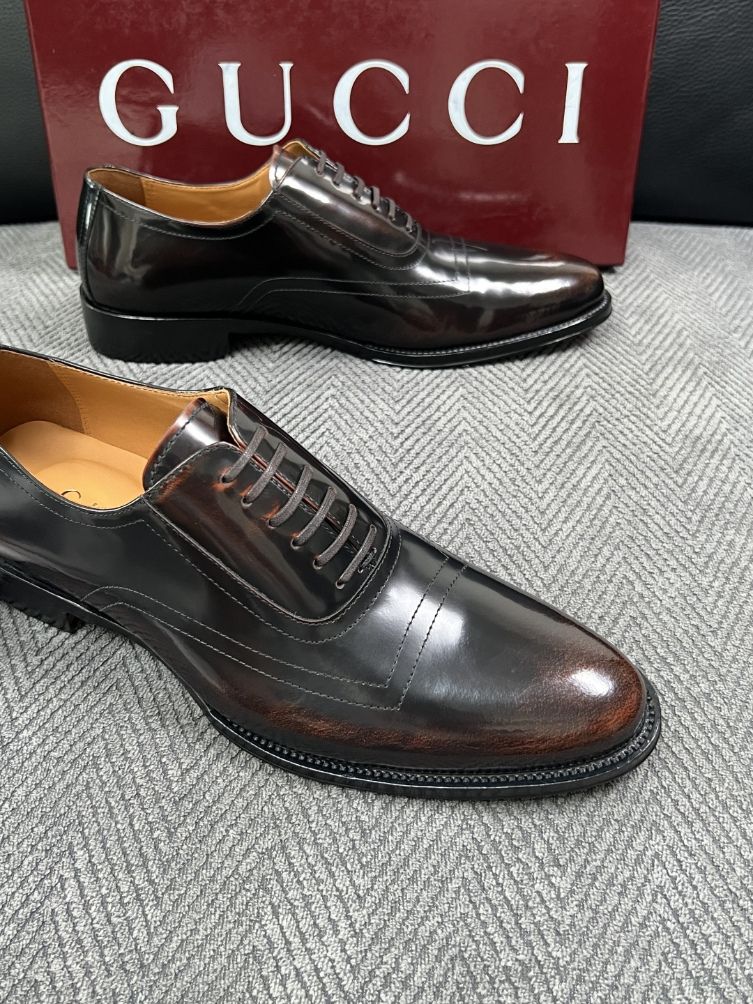 Gucci 高品质  顶级工艺品  古奇  皮高帮专柜新款原厂配置，意大利进口牛皮面料，进口牛皮内里垫，透气舒适，鞋底：