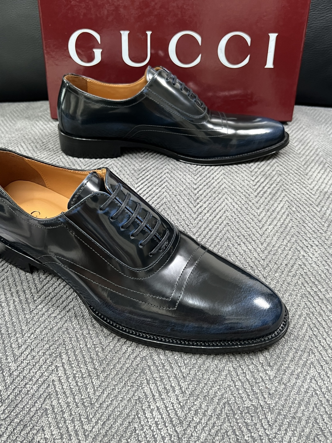 Gucci 高品质  顶级工艺品  古奇  皮高帮专柜新款原厂配置，意大利进口牛皮面料，进口牛皮内里垫，透气舒适，鞋底：