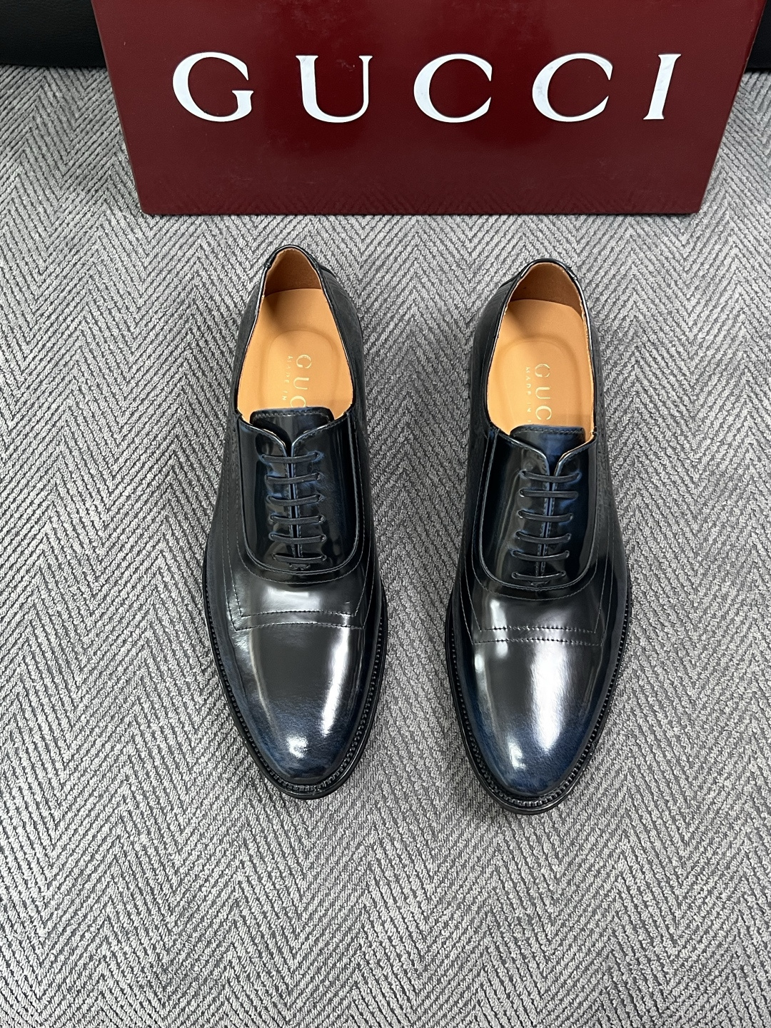 Gucci 高品质  顶级工艺品  古奇  皮高帮专柜新款原厂配置，意大利进口牛皮面料，进口牛皮内里垫，透气舒适，鞋底：