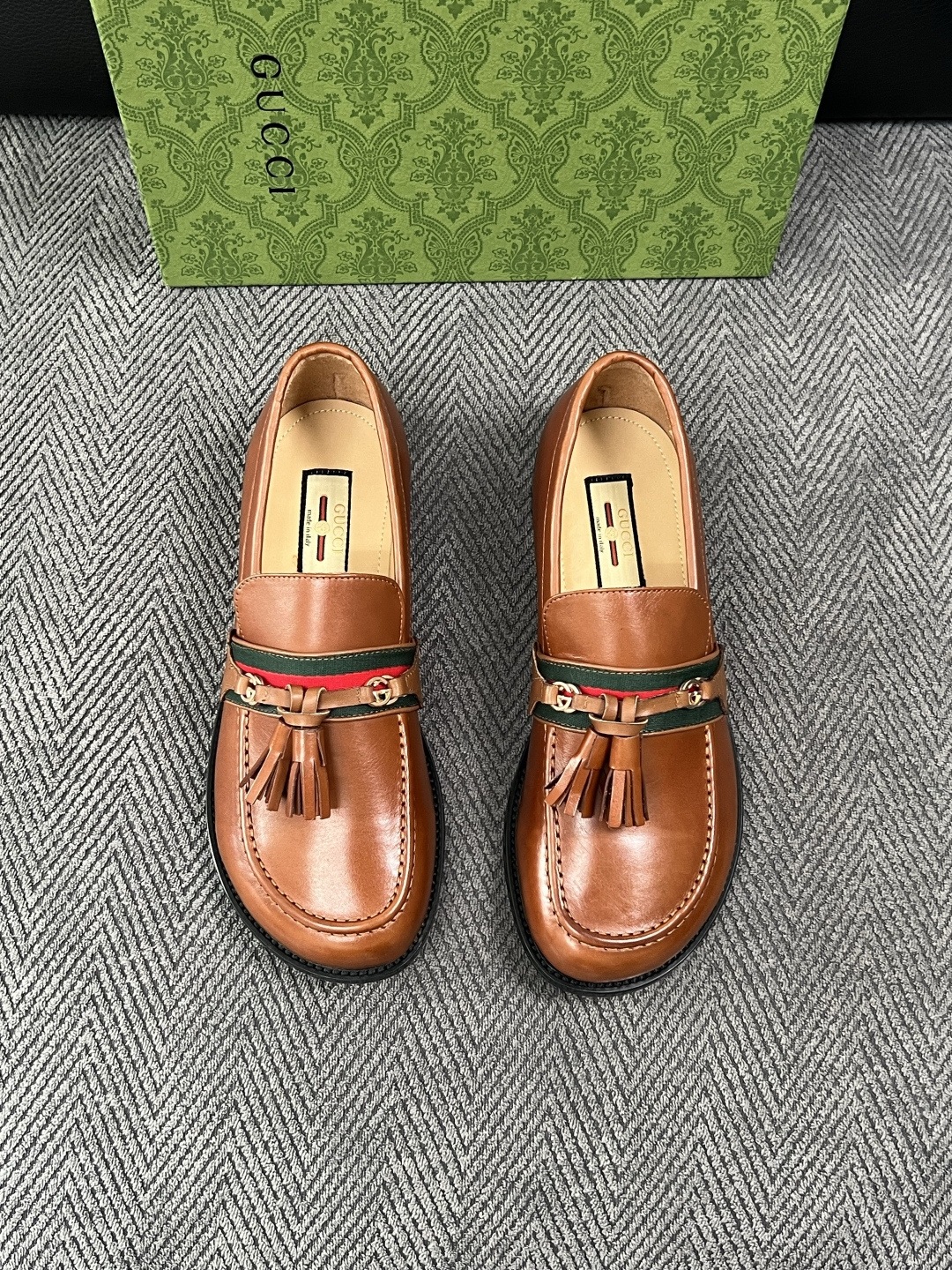 Gucci  高品质  顶级工艺品  古奇  皮鞋系列专柜同步 原厂配置，意大利进口原版牛皮，进口水染牛里 ，鞋底：原厂