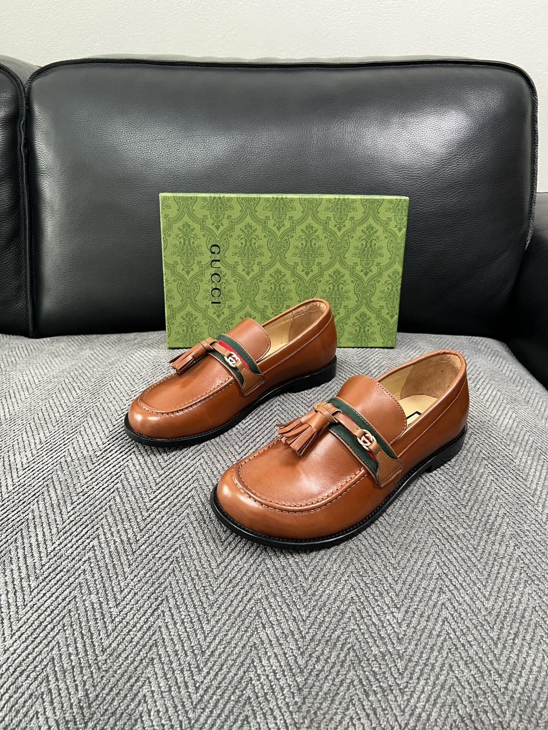 Gucci  高品质  顶级工艺品  古奇  皮鞋系列专柜同步 原厂配置，意大利进口原版牛皮，进口水染牛里 ，鞋底：原厂