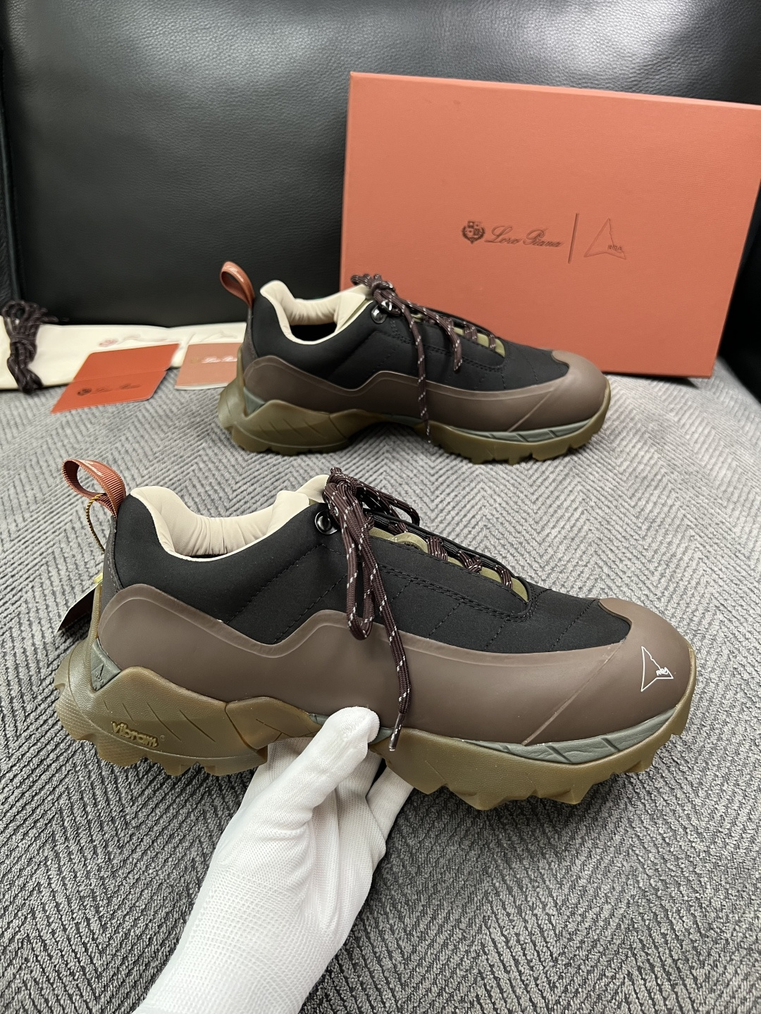 Loro Piana  高品质  顶级工艺品  诺悠翩雅  新品专柜同步原厂配置，鞋面意大利进口牛皮面料，高品质拼接工艺