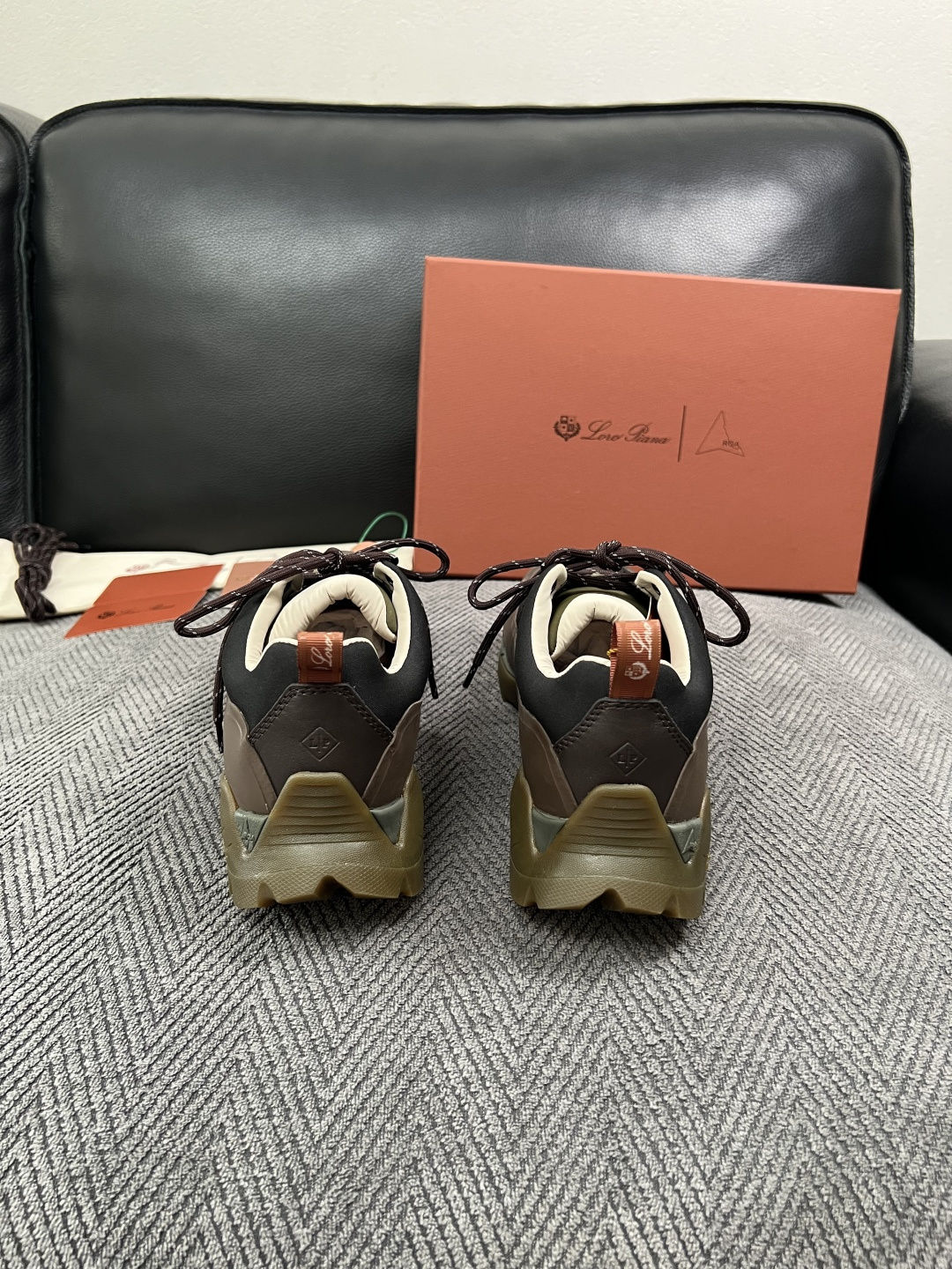 Loro Piana  高品质  顶级工艺品  诺悠翩雅  新品专柜同步原厂配置，鞋面意大利进口牛皮面料，高品质拼接工艺