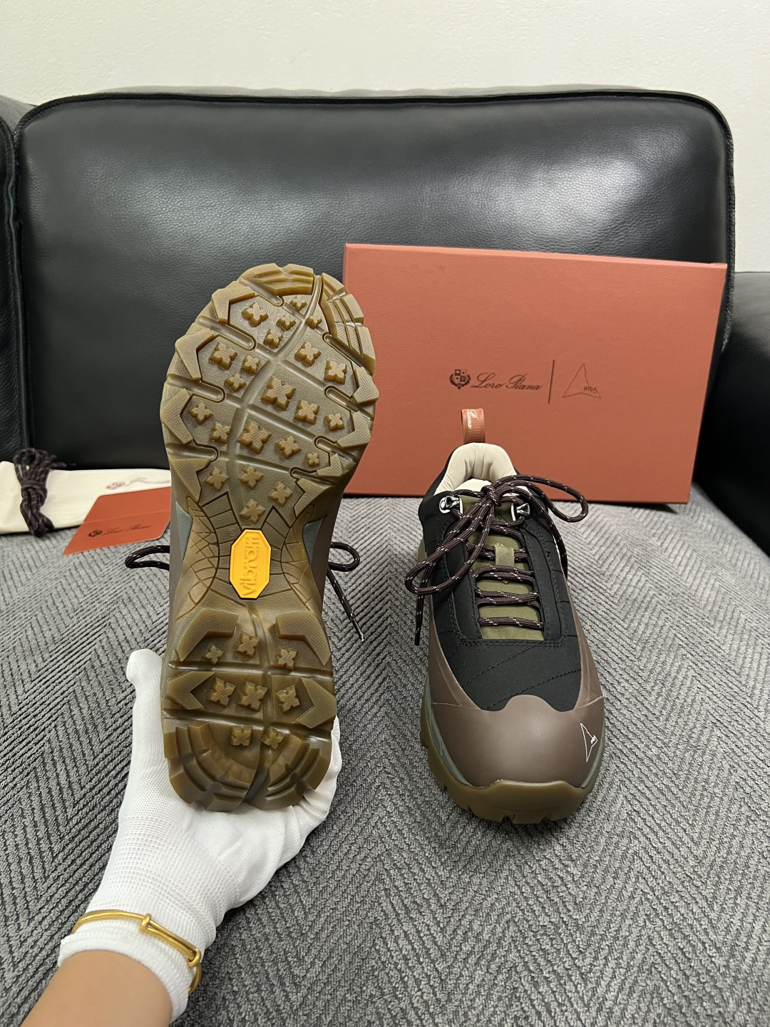 Loro Piana  高品质  顶级工艺品  诺悠翩雅  新品专柜同步原厂配置，鞋面意大利进口牛皮面料，高品质拼接工艺
