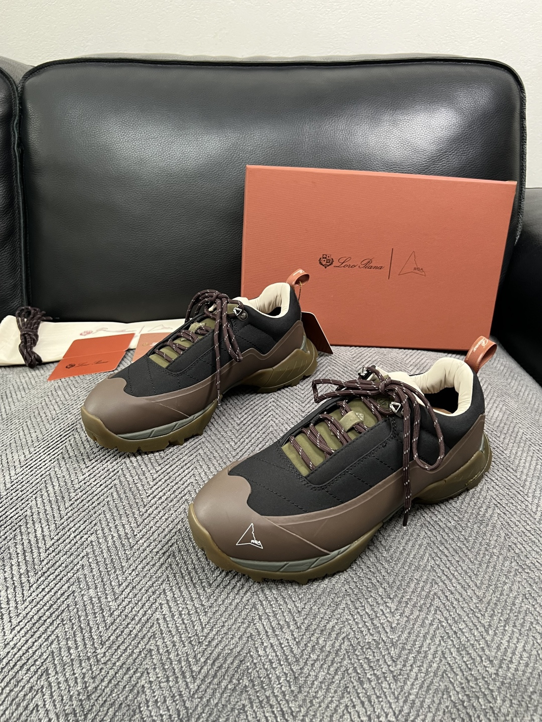 Loro Piana  高品质  顶级工艺品  诺悠翩雅  新品专柜同步原厂配置，鞋面意大利进口牛皮面料，高品质拼接工艺