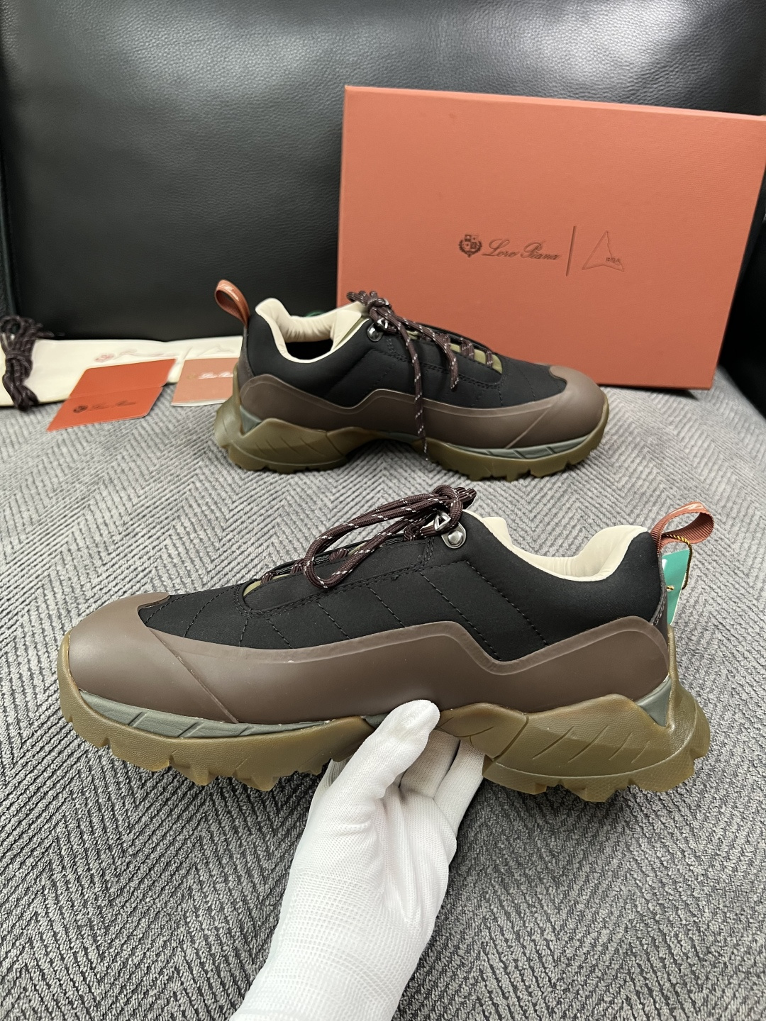 Loro Piana  高品质  顶级工艺品  诺悠翩雅  新品专柜同步原厂配置，鞋面意大利进口牛皮面料，高品质拼接工艺