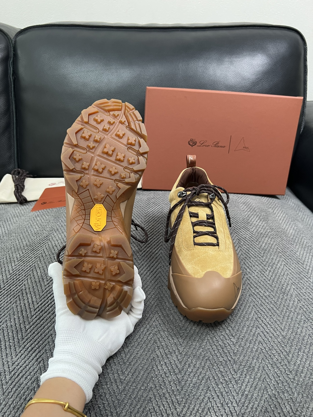 Loro Piana  高品质  顶级工艺品  诺悠翩雅  新品专柜同步原厂配置，鞋面意大利进口牛皮面料，高品质拼接工艺