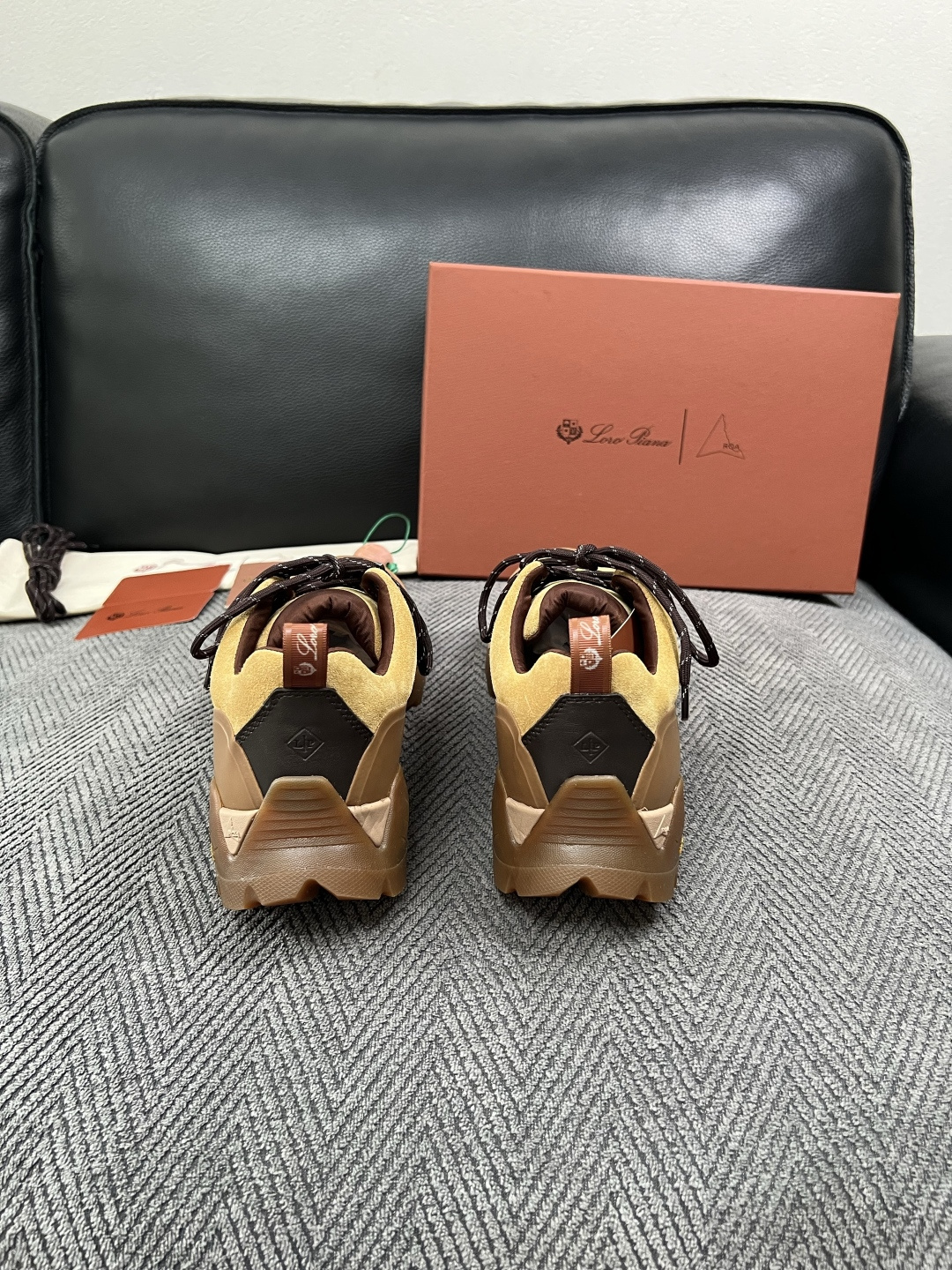 Loro Piana  高品质  顶级工艺品  诺悠翩雅  新品专柜同步原厂配置，鞋面意大利进口牛皮面料，高品质拼接工艺