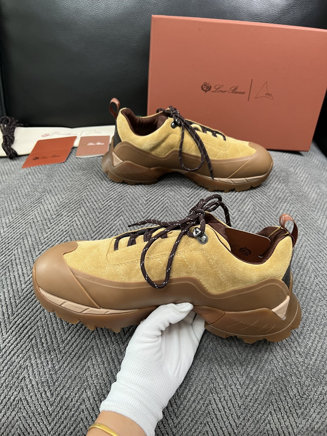 Loro Piana  高品质  顶级工艺品  诺悠翩雅  新品专柜同步原厂配置，鞋面意大利进口牛皮面料，高品质拼接工艺