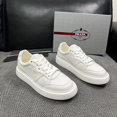 Prada 高品质 顶级工艺品,普拉达 专柜同步,原厂配置意大利进口牛皮面料,进口牛皮内里垫,透气舒适,鞋底:原厂 Prada 高品质 顶级工艺品,普拉达 专柜同步,原厂配置意大利进口牛皮面料,进口牛皮内里垫,透气舒适,鞋底:原厂
