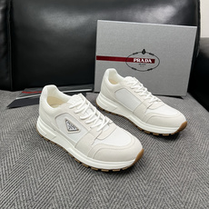 Prada 高品质 顶级工艺品,普拉达 专柜同步,原厂配置意大利进口牛皮面料,进口牛皮内里垫,透气舒适,鞋底:原厂 Prada 高品质 顶级工艺品,普拉达 专柜同步,原厂配置意大利进口牛皮面料,进口牛皮内里垫,透气舒适,鞋底:原厂