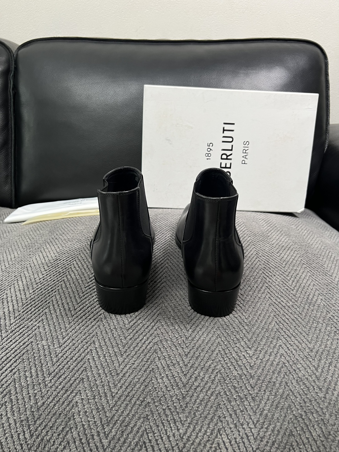 Berluti  高品质  顶级工艺品  布鲁提 靴子专柜同步发售原厂配置，意大利进口牛皮面料，全进口水染牛皮里垫，鞋底