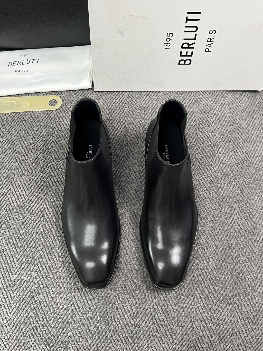 Berluti  高品质  顶级工艺品  布鲁提 靴子专柜同步发售原厂配置，意大利进口牛皮面料，全进口水染牛皮里垫，鞋底