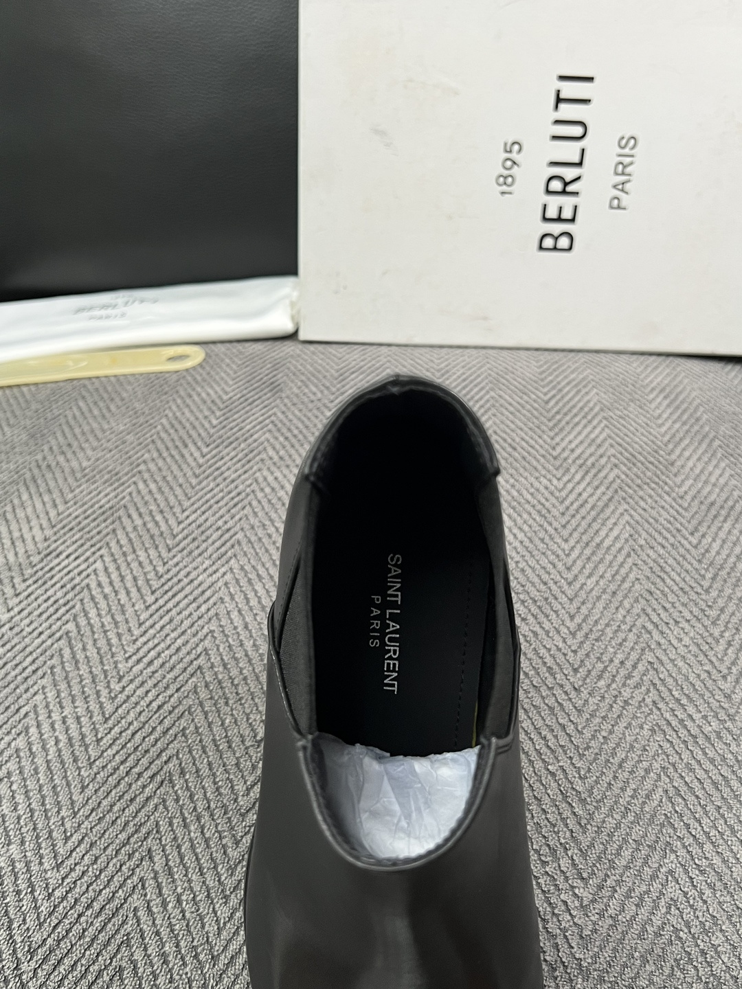 Berluti  高品质  顶级工艺品  布鲁提 靴子专柜同步发售原厂配置，意大利进口牛皮面料，全进口水染牛皮里垫，鞋底
