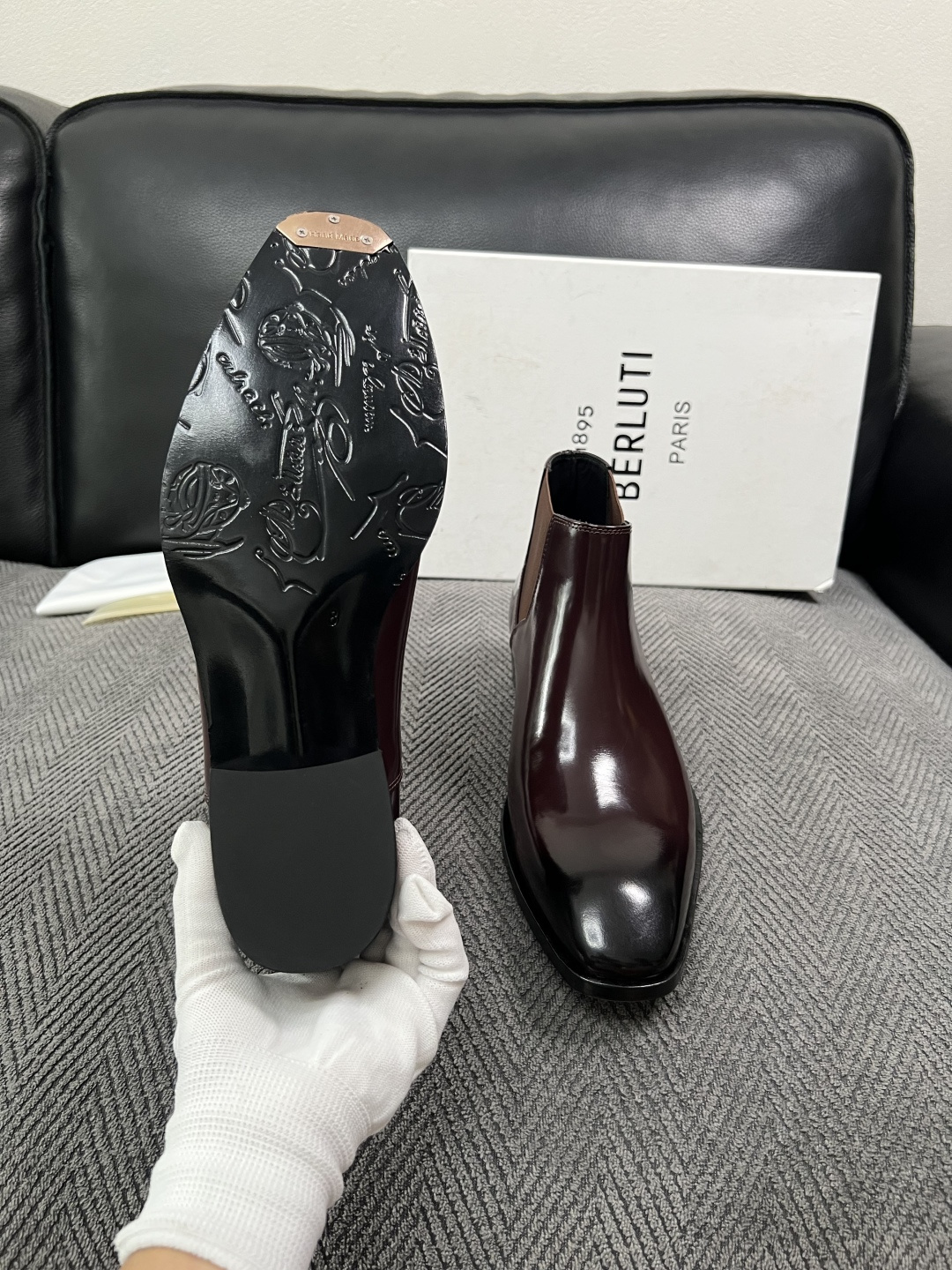 Berluti  高品质  顶级工艺品  布鲁提 靴子专柜同步发售原厂配置，意大利进口牛皮面料，全进口水染牛皮里垫，鞋底