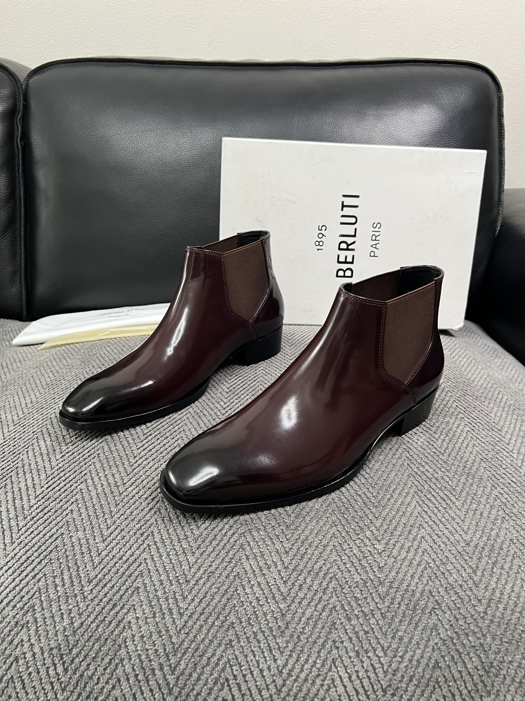 Berluti  高品质  顶级工艺品  布鲁提 靴子专柜同步发售原厂配置，意大利进口牛皮面料，全进口水染牛皮里垫，鞋底