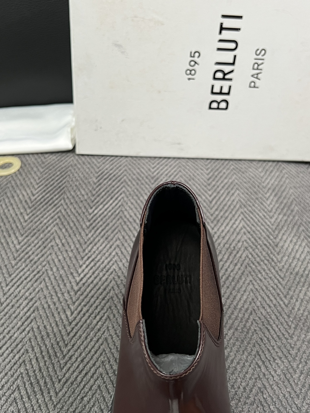 Berluti  高品质  顶级工艺品  布鲁提 靴子专柜同步发售原厂配置，意大利进口牛皮面料，全进口水染牛皮里垫，鞋底