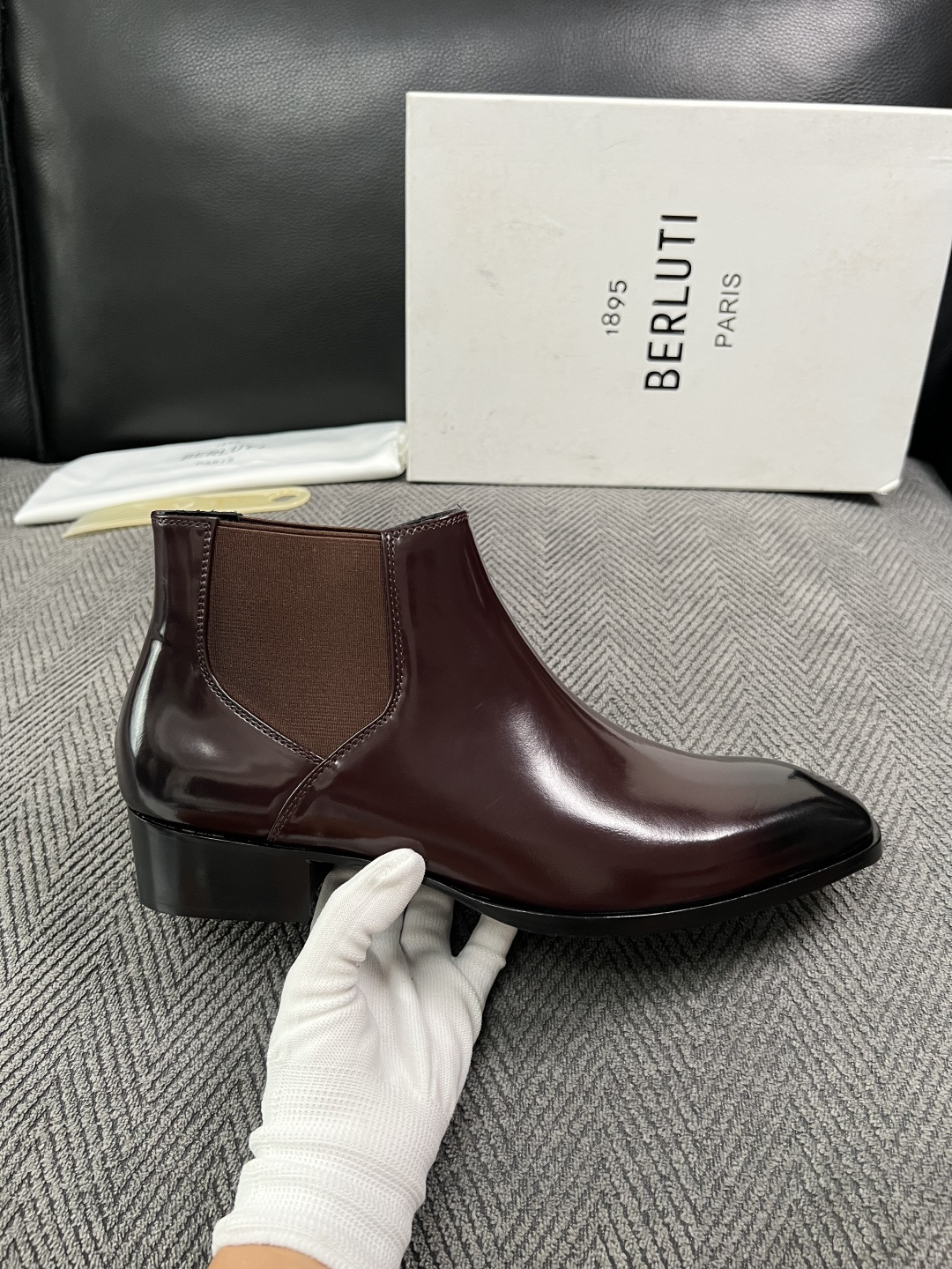 Berluti  高品质  顶级工艺品  布鲁提 靴子专柜同步发售原厂配置，意大利进口牛皮面料，全进口水染牛皮里垫，鞋底