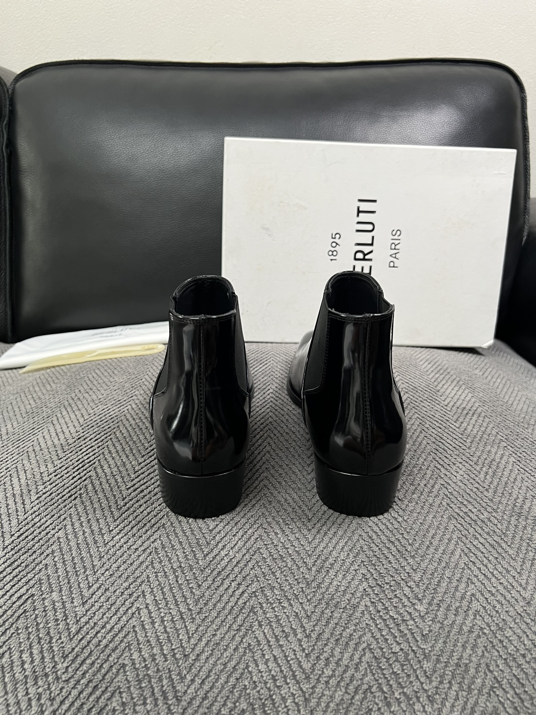 Berluti  高品质  顶级工艺品  布鲁提 靴子专柜同步发售原厂配置，意大利进口牛皮面料，全进口水染牛皮里垫，鞋底
