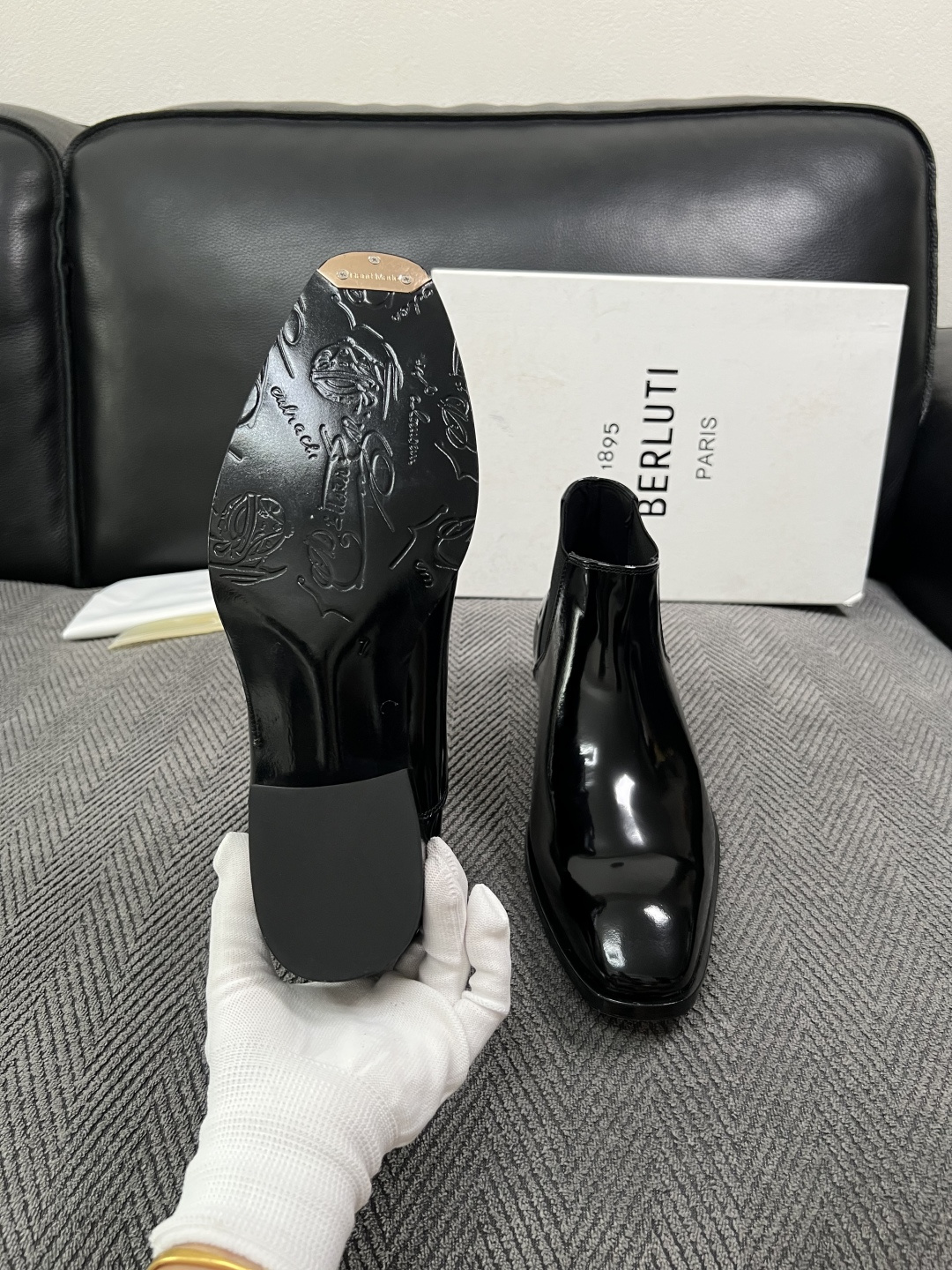 Berluti  高品质  顶级工艺品  布鲁提 靴子专柜同步发售原厂配置，意大利进口牛皮面料，全进口水染牛皮里垫，鞋底