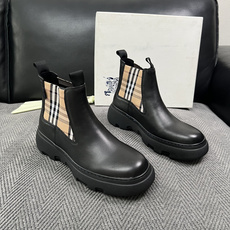 BURBERRY 高品质 顶级工艺品 巴宝莉 专柜同步,原厂配置意大利进口牛皮面料,高品质复杂拼接工艺,进口牛皮内里 BURBERRY 高品质 顶级工艺品 巴宝莉 专柜同步,原厂配置意大利进口牛皮面料,高品质复杂拼接工艺,进口牛皮内里