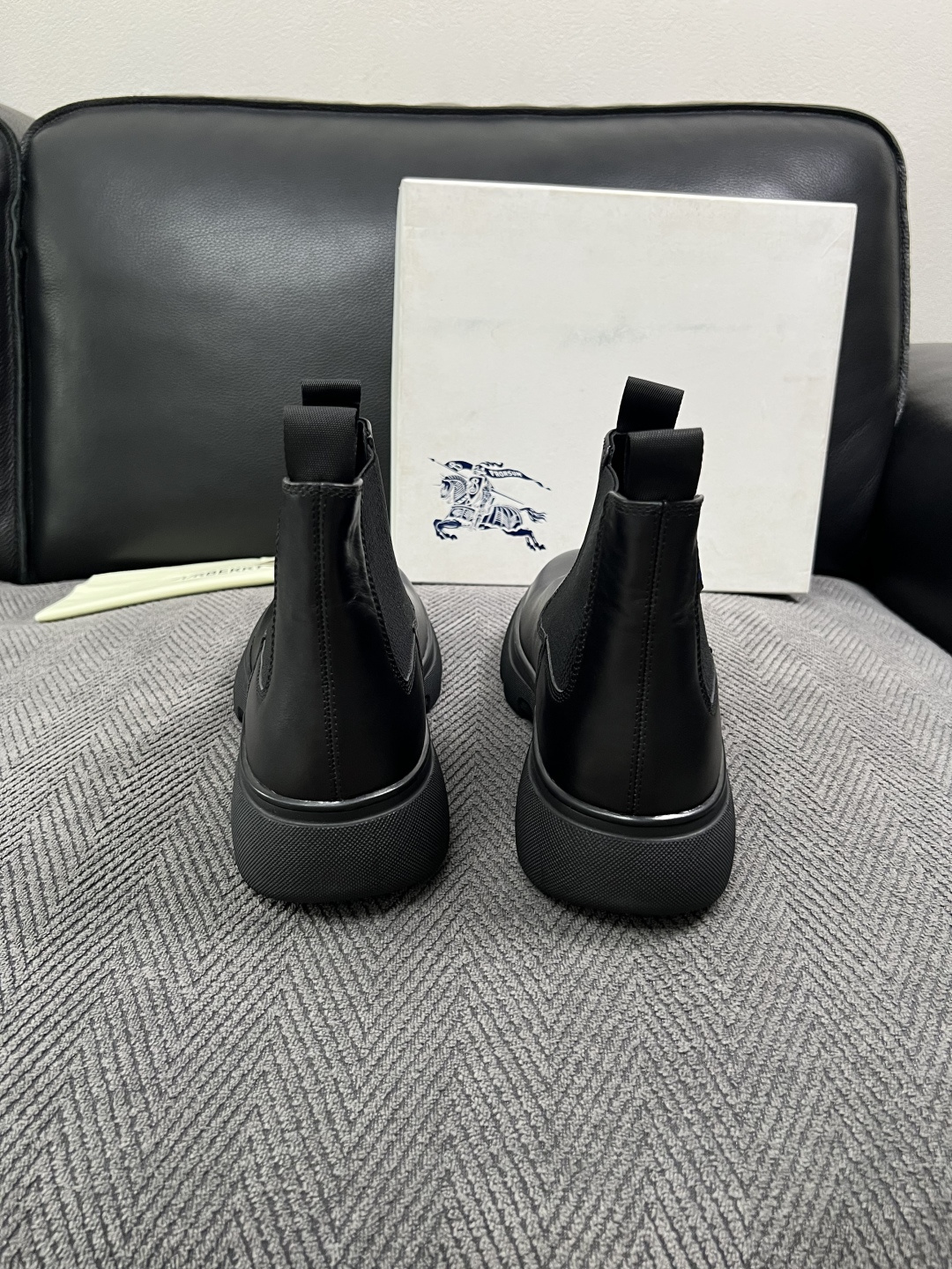 BURBERRY  高品质  顶级工艺品 巴宝莉 专柜同步，原厂配置意大利进口牛皮面料，高品质复杂拼接工艺，进口牛皮内里