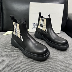 BURBERRY 高品质 顶级工艺品 巴宝莉 专柜同步,原厂配置意大利进口牛皮面料,高品质复杂拼接工艺,进口牛皮内里 BURBERRY 高品质 顶级工艺品 巴宝莉 专柜同步,原厂配置意大利进口牛皮面料,高品质复杂拼接工艺,进口牛皮内里