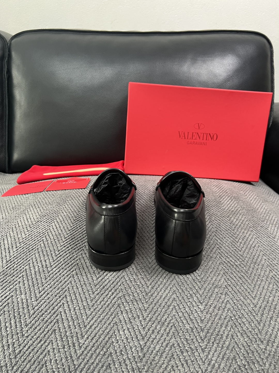 VALENTINO  高品质  顶级工艺品  华伦天奴，皮鞋专柜同步，鞋面意大利进口，高品质复杂工艺品，进口牛皮里垫柔软