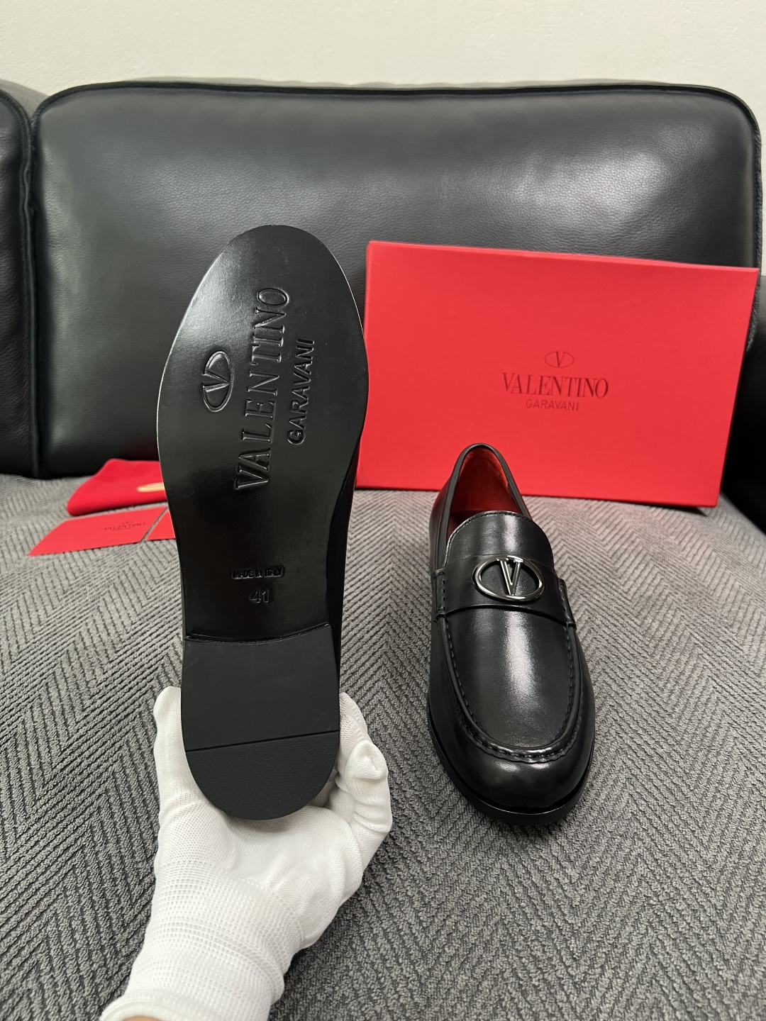 VALENTINO  高品质  顶级工艺品  华伦天奴，皮鞋专柜同步，鞋面意大利进口，高品质复杂工艺品，进口牛皮里垫柔软