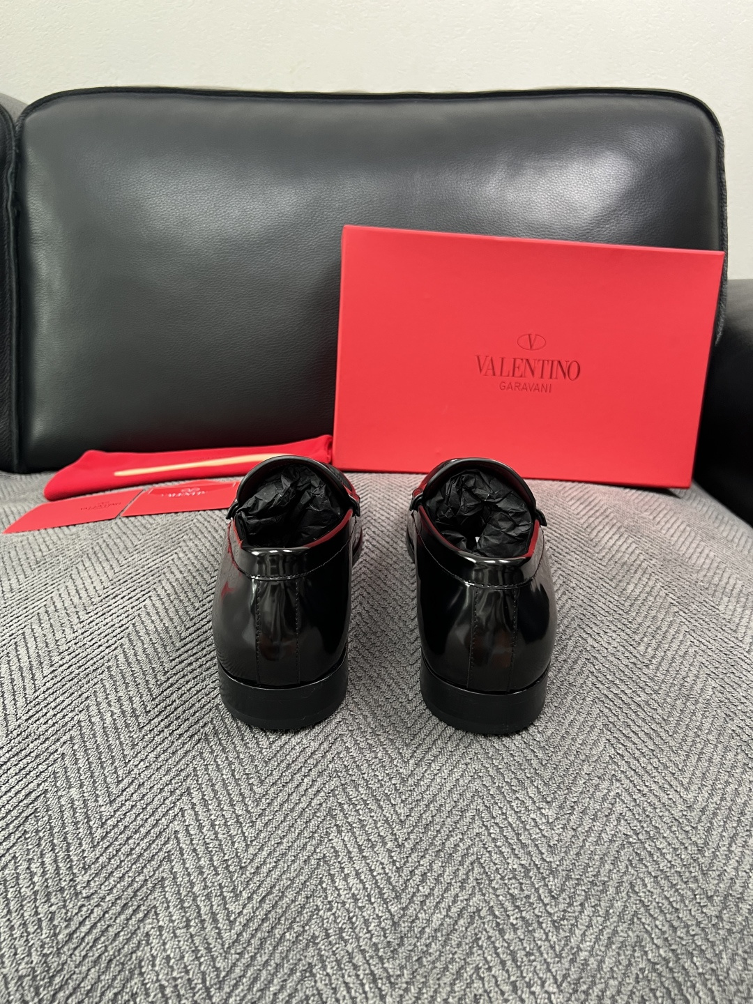 VALENTINO  高品质  顶级工艺品  华伦天奴，皮鞋专柜同步，鞋面意大利进口，高品质复杂工艺品，进口牛皮里垫柔软