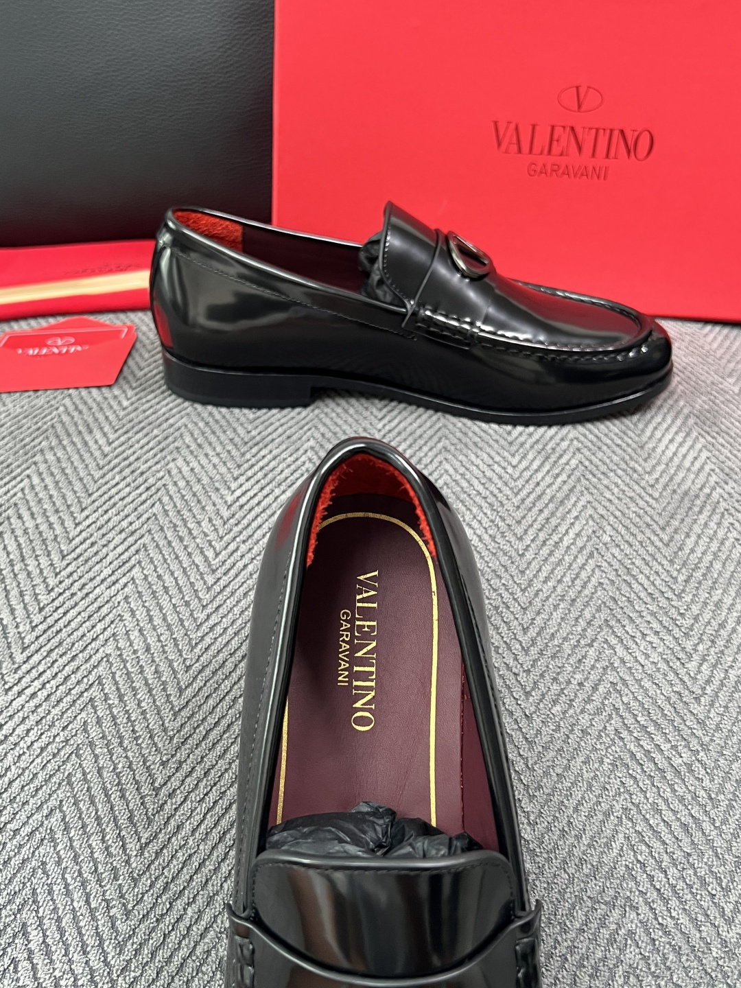 VALENTINO  高品质  顶级工艺品  华伦天奴，皮鞋专柜同步，鞋面意大利进口，高品质复杂工艺品，进口牛皮里垫柔软