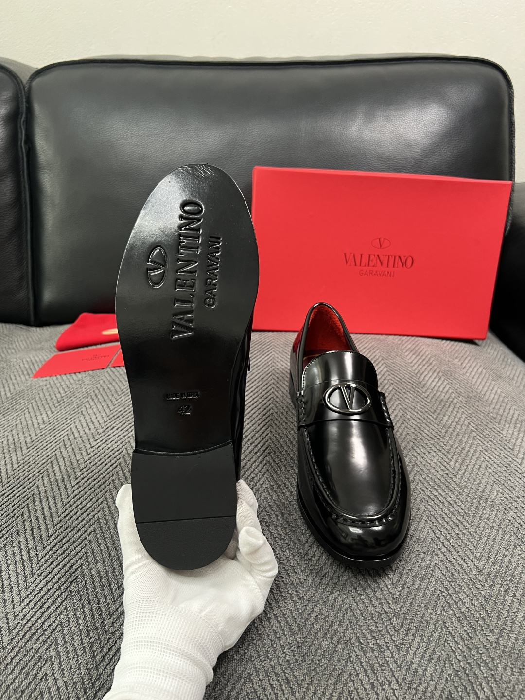 VALENTINO  高品质  顶级工艺品  华伦天奴，皮鞋专柜同步，鞋面意大利进口，高品质复杂工艺品，进口牛皮里垫柔软