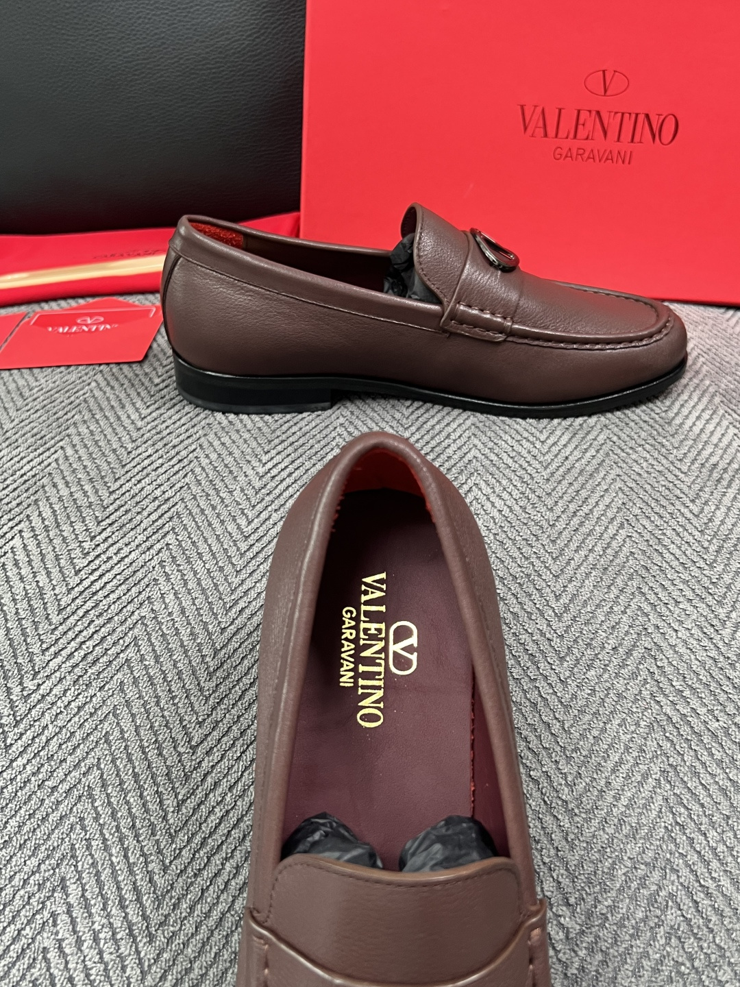 VALENTINO  高品质  顶级工艺品  华伦天奴，皮鞋专柜同步，鞋面意大利进口，高品质复杂工艺品，进口牛皮里垫柔软