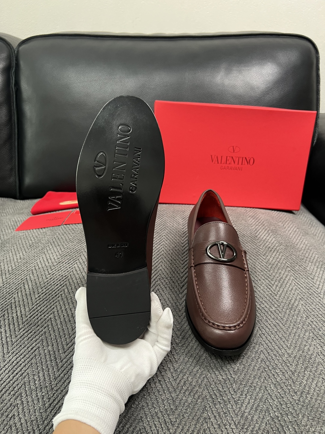 VALENTINO  高品质  顶级工艺品  华伦天奴，皮鞋专柜同步，鞋面意大利进口，高品质复杂工艺品，进口牛皮里垫柔软