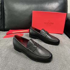 VALENTINO 高品质 顶级工艺品 华伦天奴,皮鞋专柜同步,鞋面意大利进口,高品质复杂工艺品,进口牛皮里垫柔软 VALENTINO 高品质 顶级工艺品 华伦天奴,皮鞋专柜同步,鞋面意大利进口,高品质复杂工艺品,进口牛皮里垫柔软