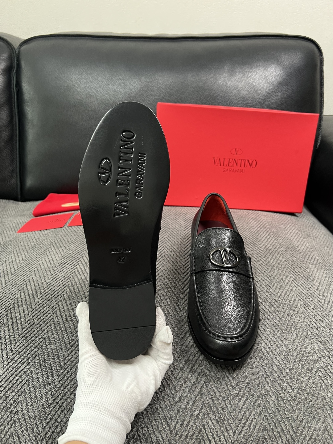 VALENTINO  高品质  顶级工艺品  华伦天奴，皮鞋专柜同步，鞋面意大利进口，高品质复杂工艺品，进口牛皮里垫柔软