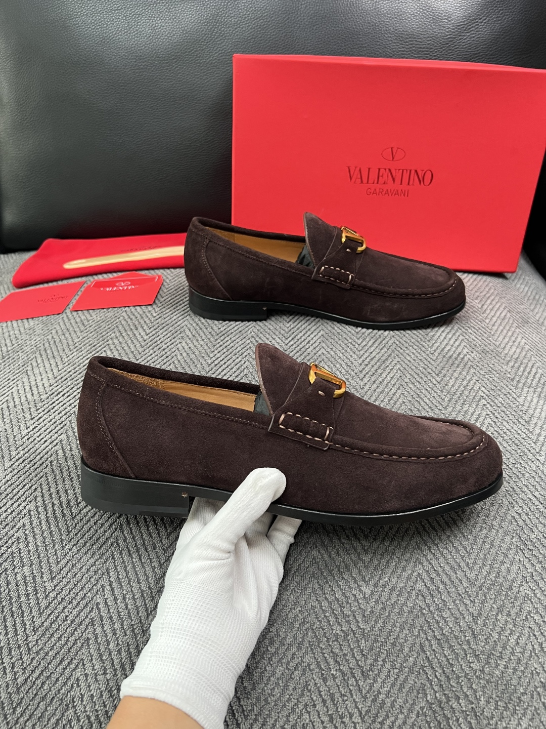 VALENTINO  高品质  顶级工艺品  华伦天奴，皮鞋专柜同步，鞋面意大利进口，高品质复杂工艺品，进口牛皮里垫柔软