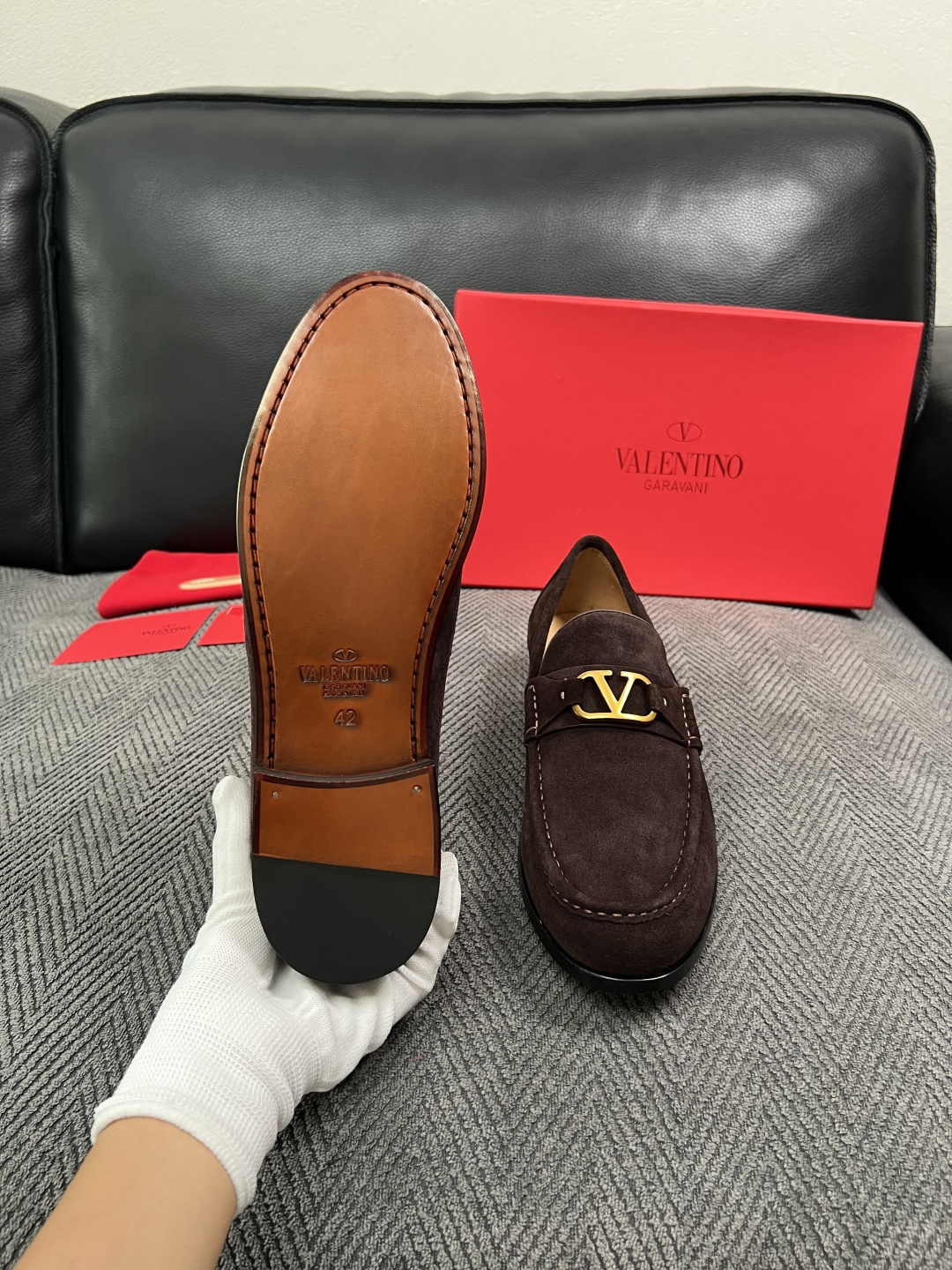 VALENTINO  高品质  顶级工艺品  华伦天奴，皮鞋专柜同步，鞋面意大利进口，高品质复杂工艺品，进口牛皮里垫柔软