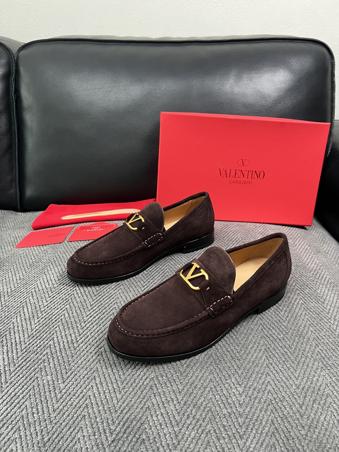 VALENTINO  高品质  顶级工艺品  华伦天奴，皮鞋专柜同步，鞋面意大利进口，高品质复杂工艺品，进口牛皮里垫柔软