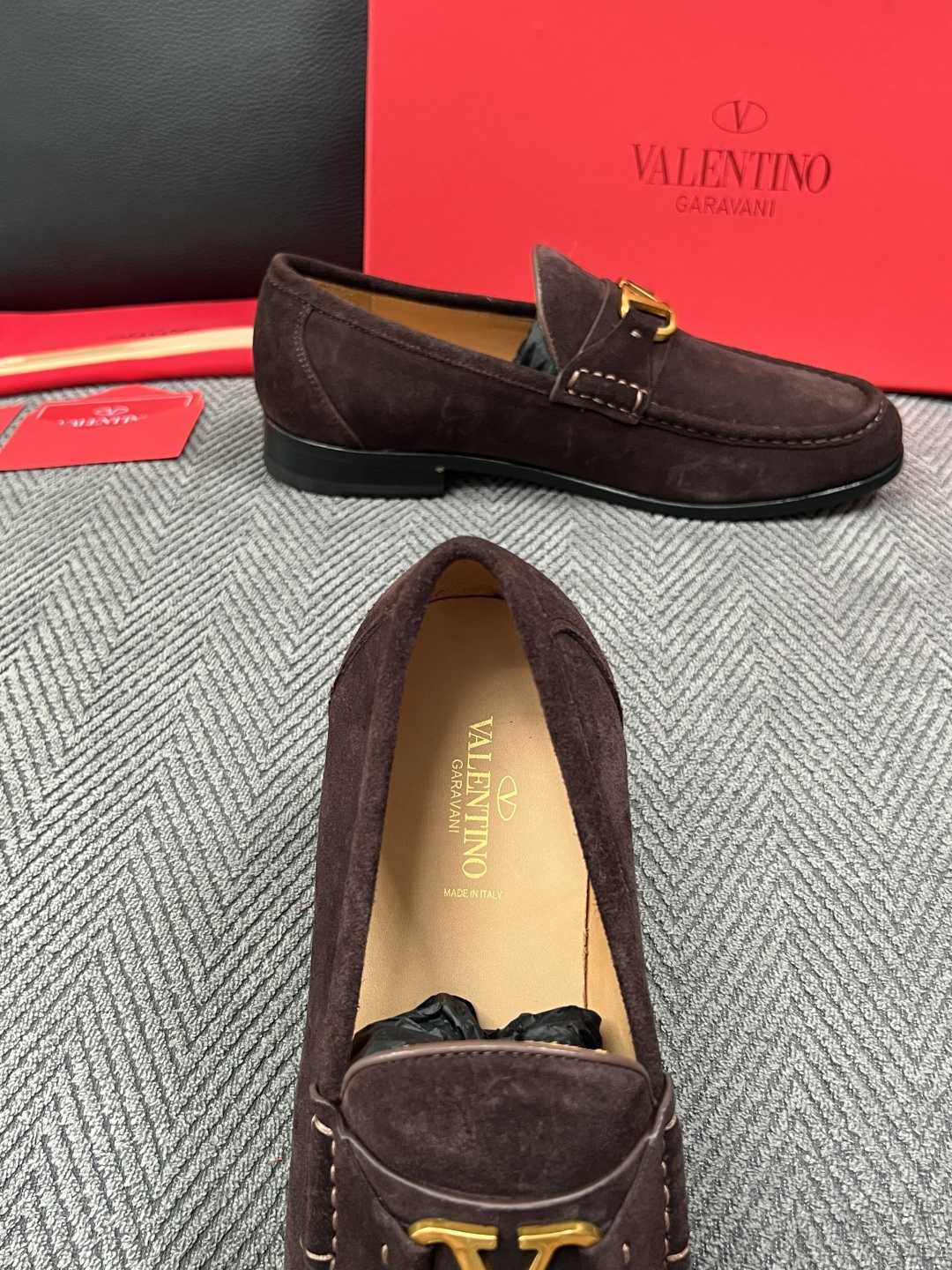 VALENTINO  高品质  顶级工艺品  华伦天奴，皮鞋专柜同步，鞋面意大利进口，高品质复杂工艺品，进口牛皮里垫柔软
