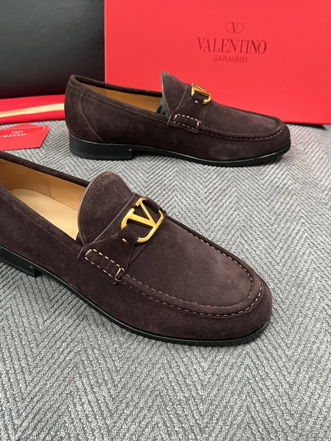 VALENTINO  高品质  顶级工艺品  华伦天奴，皮鞋专柜同步，鞋面意大利进口，高品质复杂工艺品，进口牛皮里垫柔软