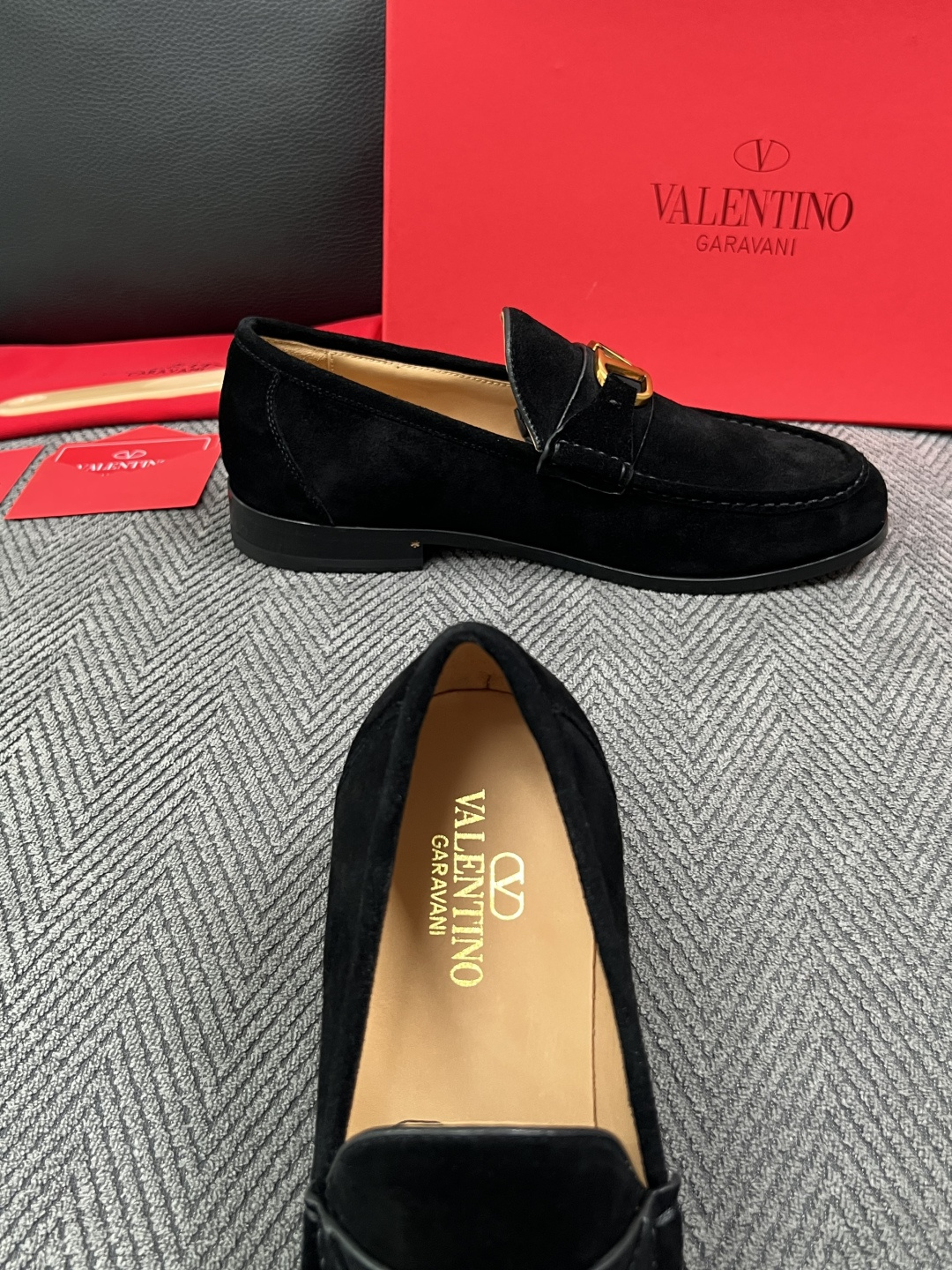 VALENTINO  高品质  顶级工艺品  华伦天奴，皮鞋专柜同步，鞋面意大利进口，高品质复杂工艺品，进口牛皮里垫柔软