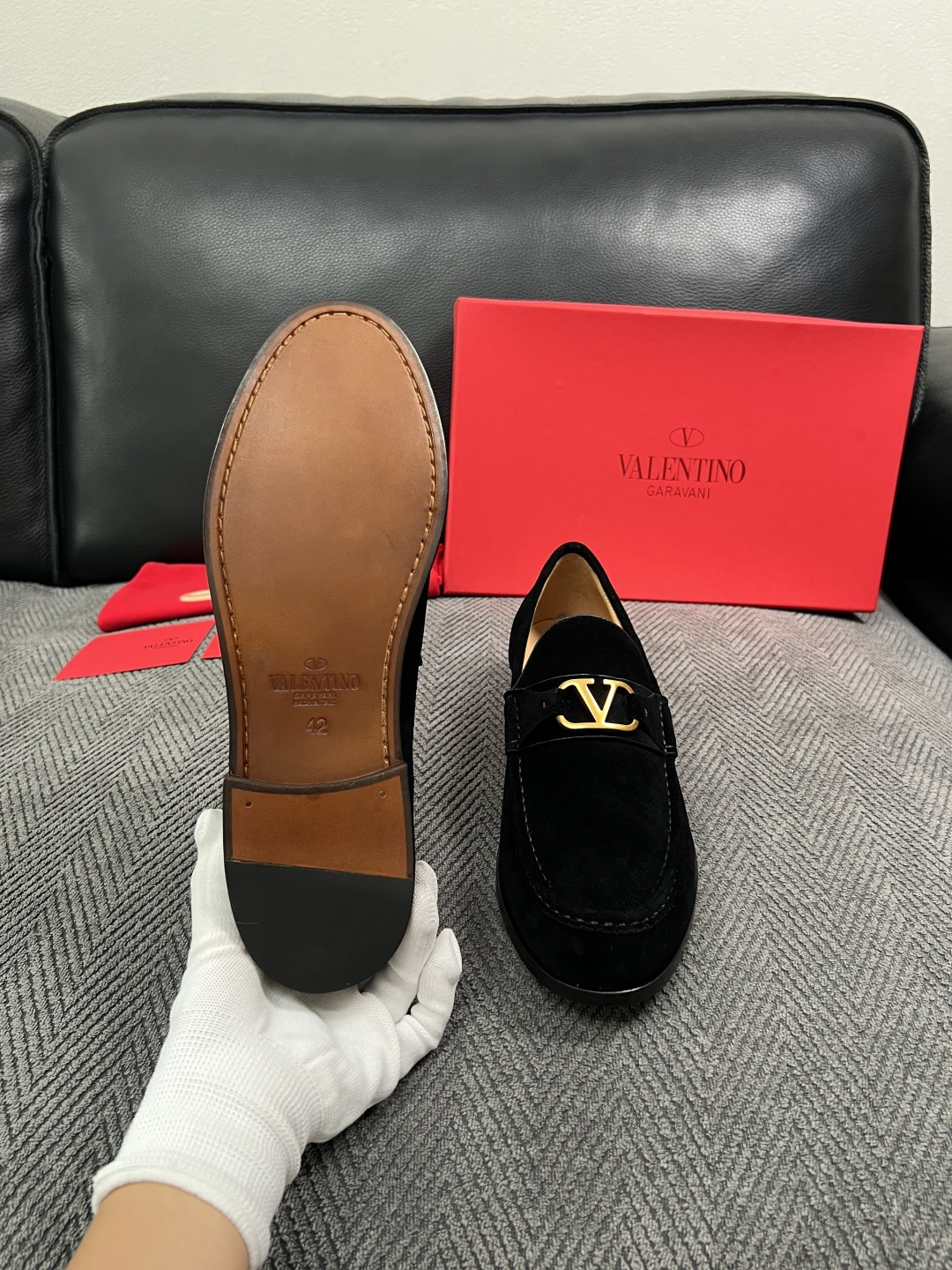 VALENTINO  高品质  顶级工艺品  华伦天奴，皮鞋专柜同步，鞋面意大利进口，高品质复杂工艺品，进口牛皮里垫柔软