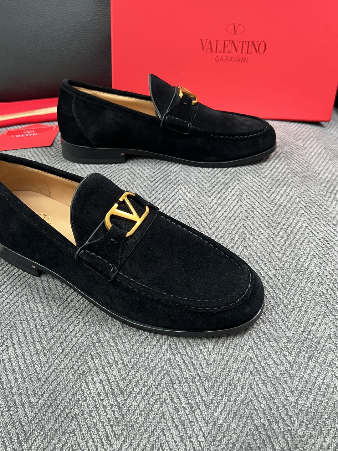 VALENTINO  高品质  顶级工艺品  华伦天奴，皮鞋专柜同步，鞋面意大利进口，高品质复杂工艺品，进口牛皮里垫柔软