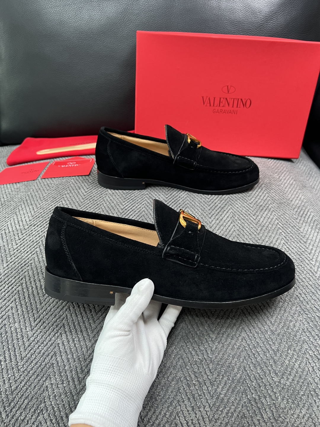 VALENTINO  高品质  顶级工艺品  华伦天奴，皮鞋专柜同步，鞋面意大利进口，高品质复杂工艺品，进口牛皮里垫柔软