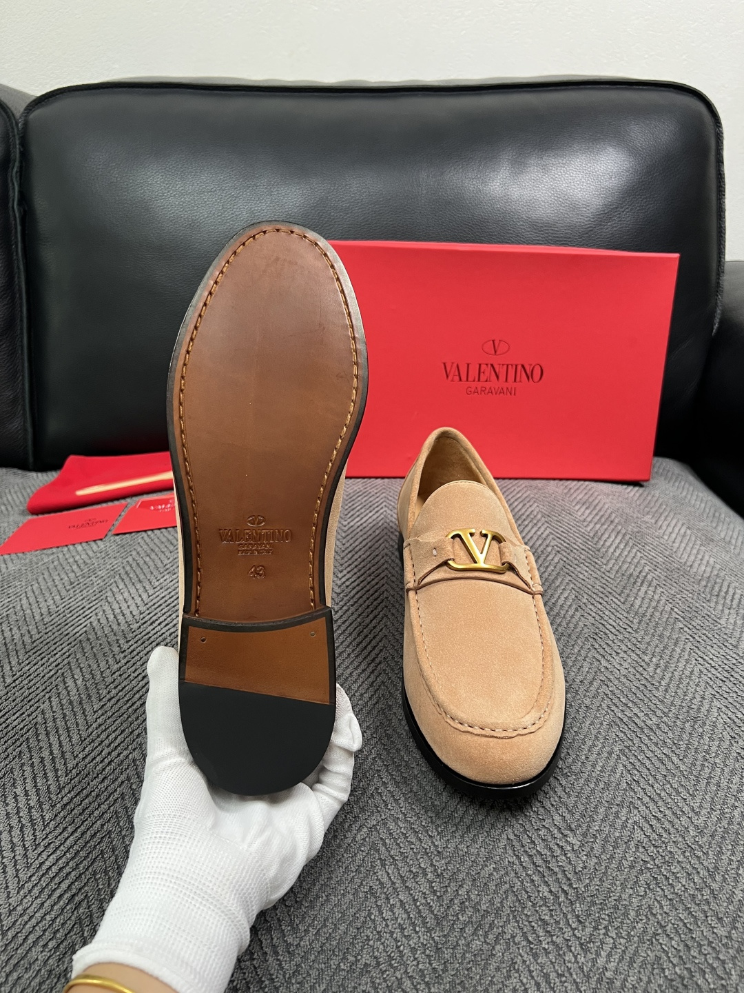 VALENTINO  高品质  顶级工艺品  华伦天奴，皮鞋专柜同步，鞋面意大利进口，高品质复杂工艺品，进口牛皮里垫柔软
