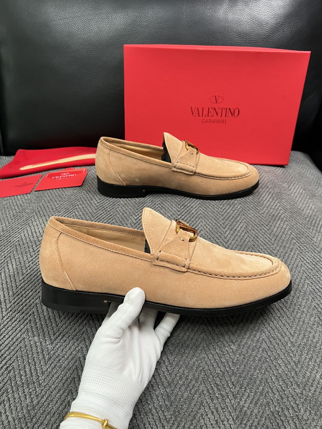 VALENTINO  高品质  顶级工艺品  华伦天奴，皮鞋专柜同步，鞋面意大利进口，高品质复杂工艺品，进口牛皮里垫柔软