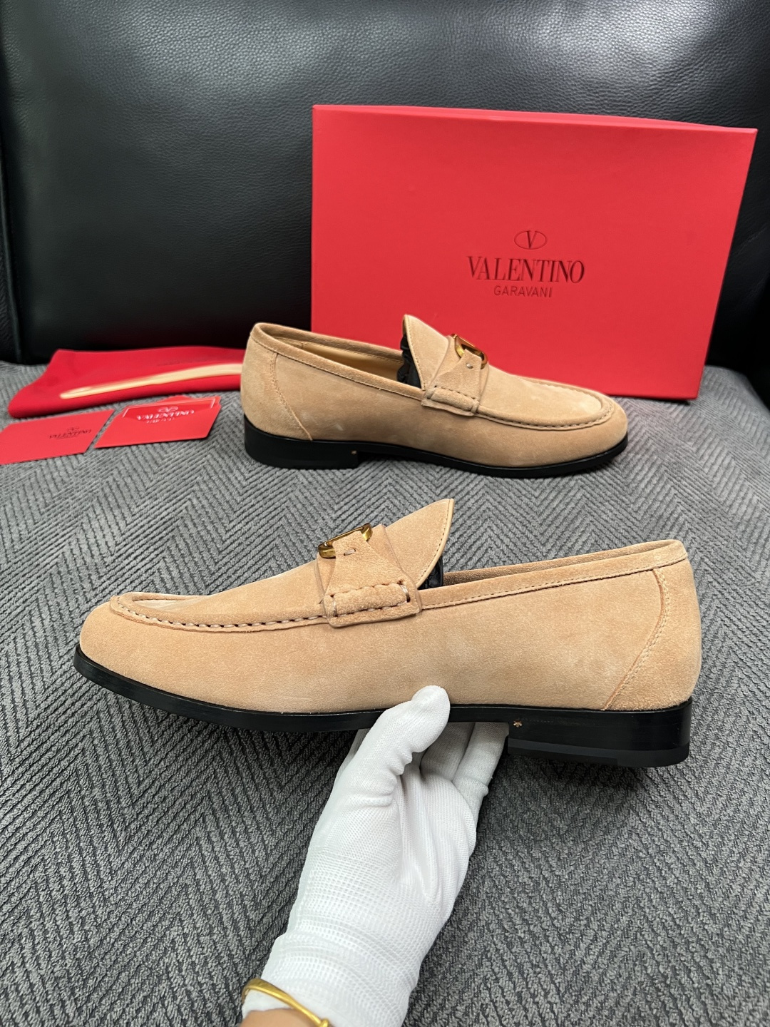 VALENTINO  高品质  顶级工艺品  华伦天奴，皮鞋专柜同步，鞋面意大利进口，高品质复杂工艺品，进口牛皮里垫柔软