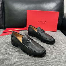 VALENTINO 高品质 顶级工艺品 华伦天奴,皮鞋专柜同步,鞋面意大利进口,高品质复杂工艺品,进口牛皮里垫柔软 VALENTINO 高品质 顶级工艺品 华伦天奴,皮鞋专柜同步,鞋面意大利进口,高品质复杂工艺品,进口牛皮里垫柔软
